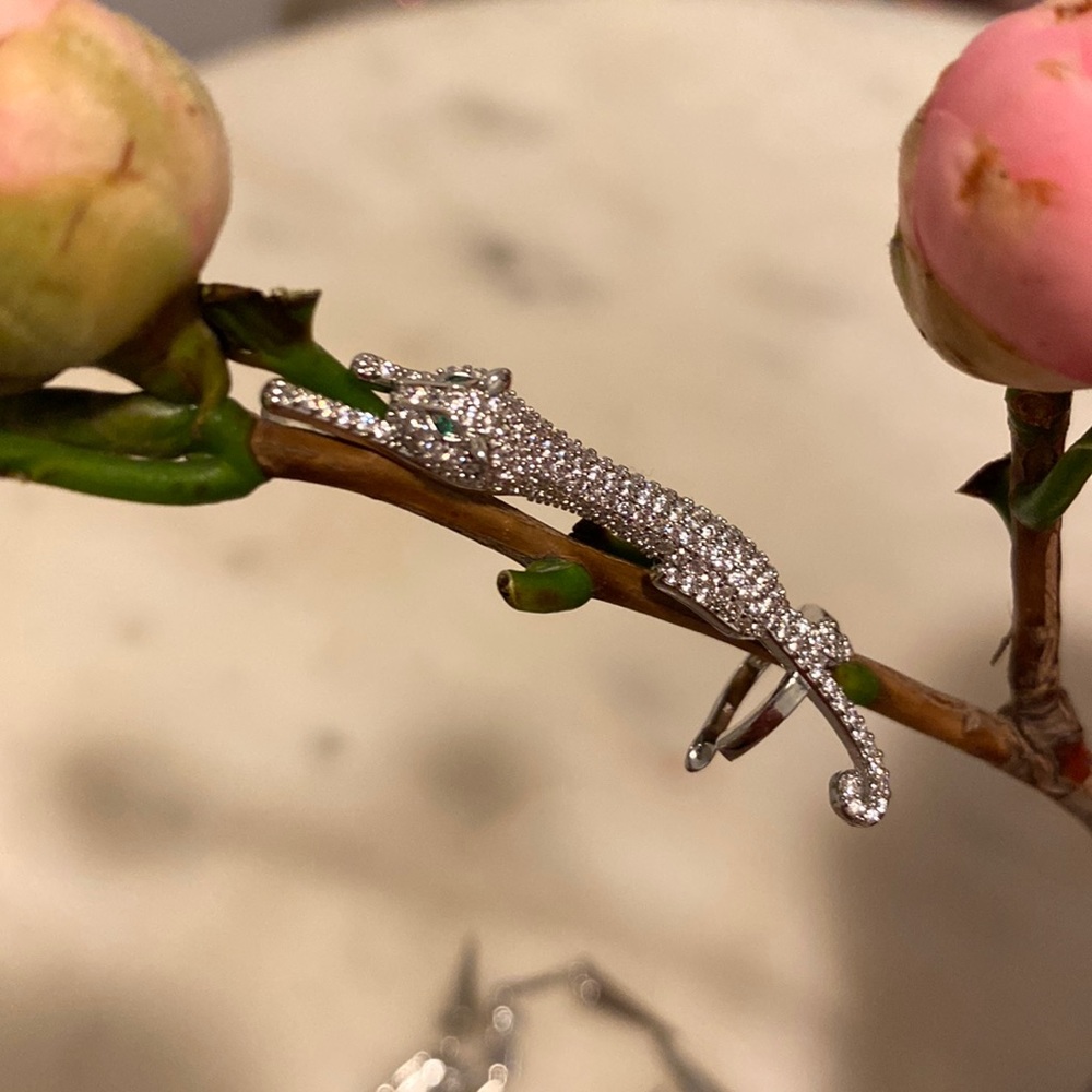 Leopard green ‘shine like diamond’ ✨ single Ear climber/ earring